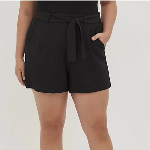 Black tie front crepe short - Picture 2 of 5